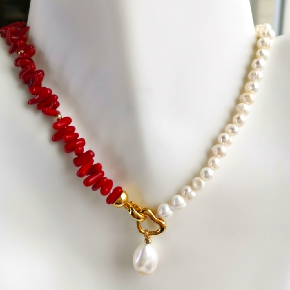 Red Coral Freshwater pearl necklace on gold tone  🆕